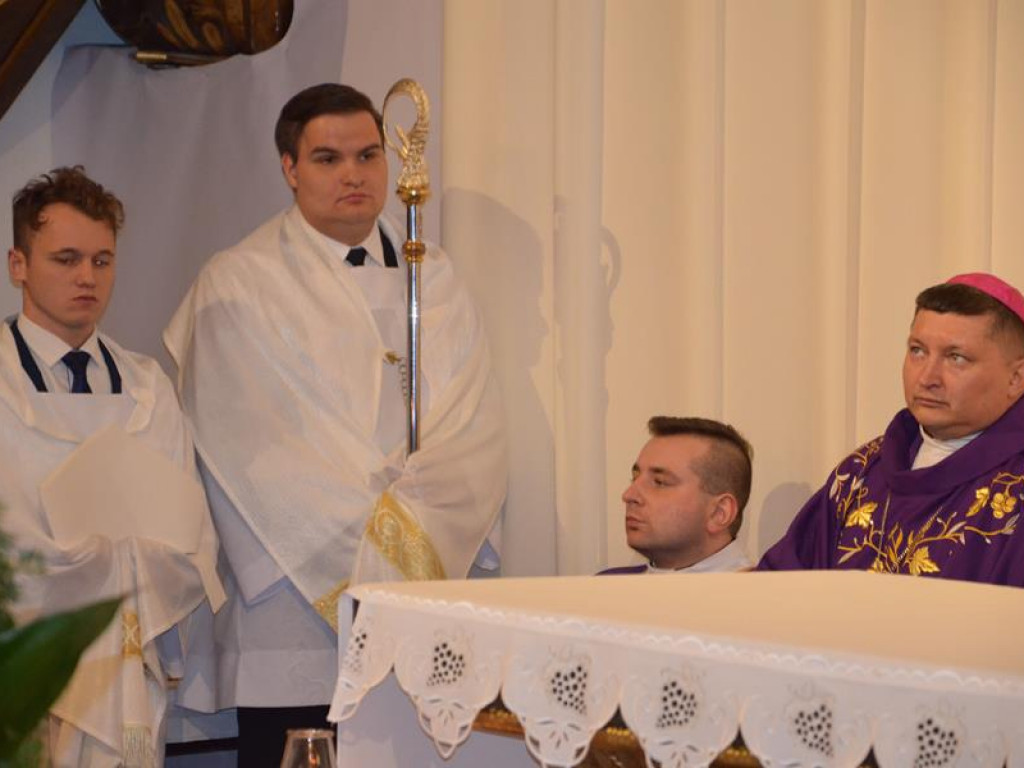 Pożegnanie biskupa Alojzego Orszulika w łowickiej katedrze