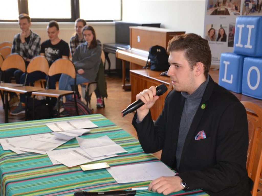 I runda Łowickiego Turniej Debat Oksfordzkich