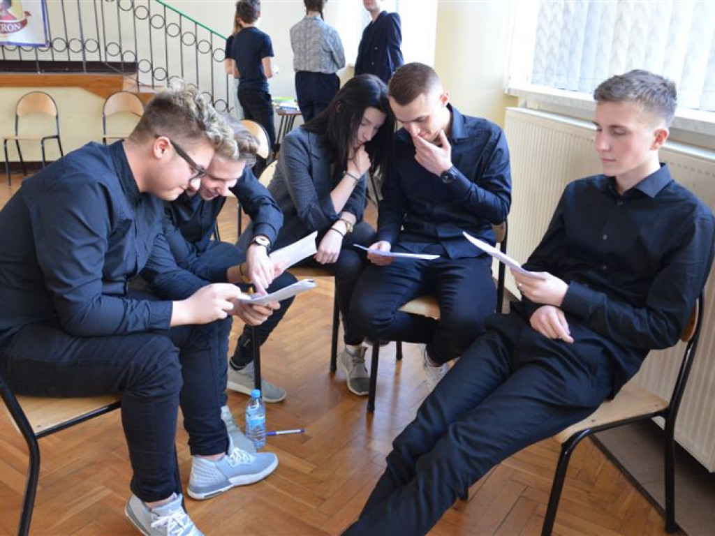 I runda Łowickiego Turniej Debat Oksfordzkich