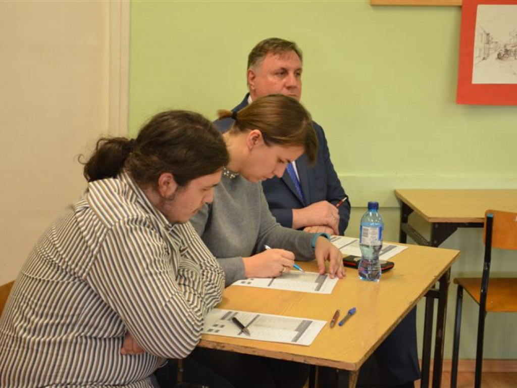 I runda Łowickiego Turniej Debat Oksfordzkich