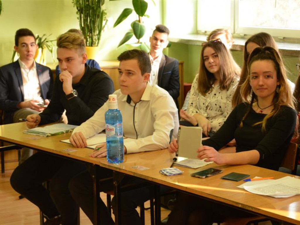 I runda Łowickiego Turniej Debat Oksfordzkich