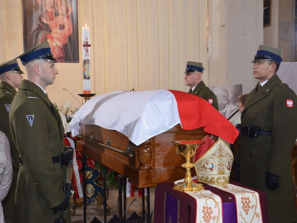 Prymas Polski na pogrzebie biskupa Alojzego Orszulika