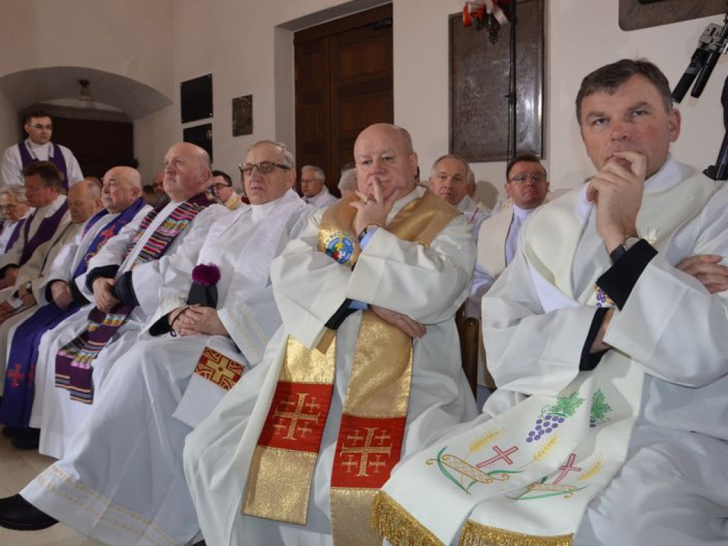 Prymas Polski na pogrzebie biskupa Alojzego Orszulika