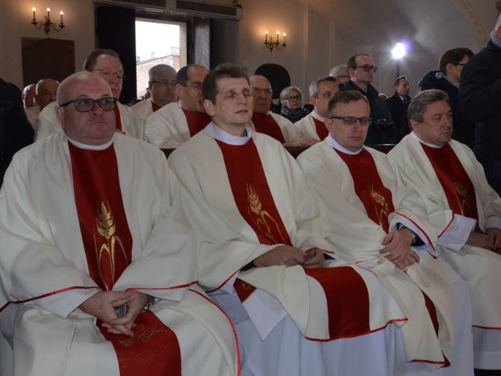 Prymas Polski na pogrzebie biskupa Alojzego Orszulika