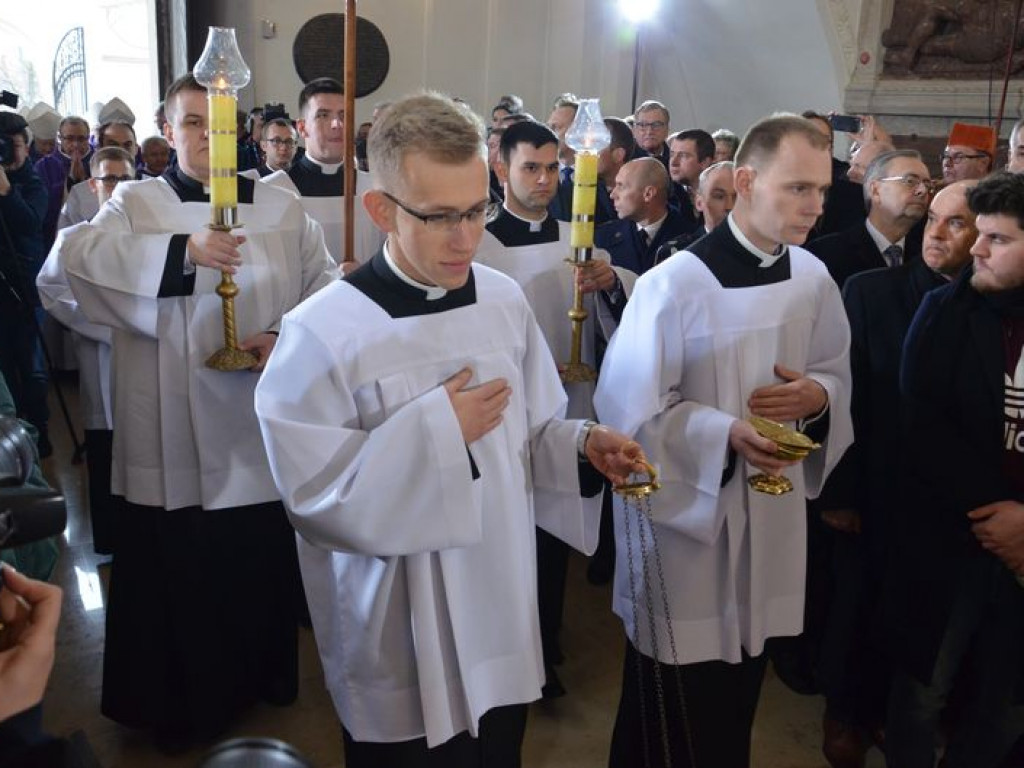 Prymas Polski na pogrzebie biskupa Alojzego Orszulika