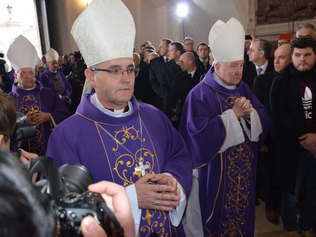 Prymas Polski na pogrzebie biskupa Alojzego Orszulika