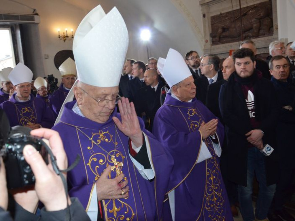 Prymas Polski na pogrzebie biskupa Alojzego Orszulika