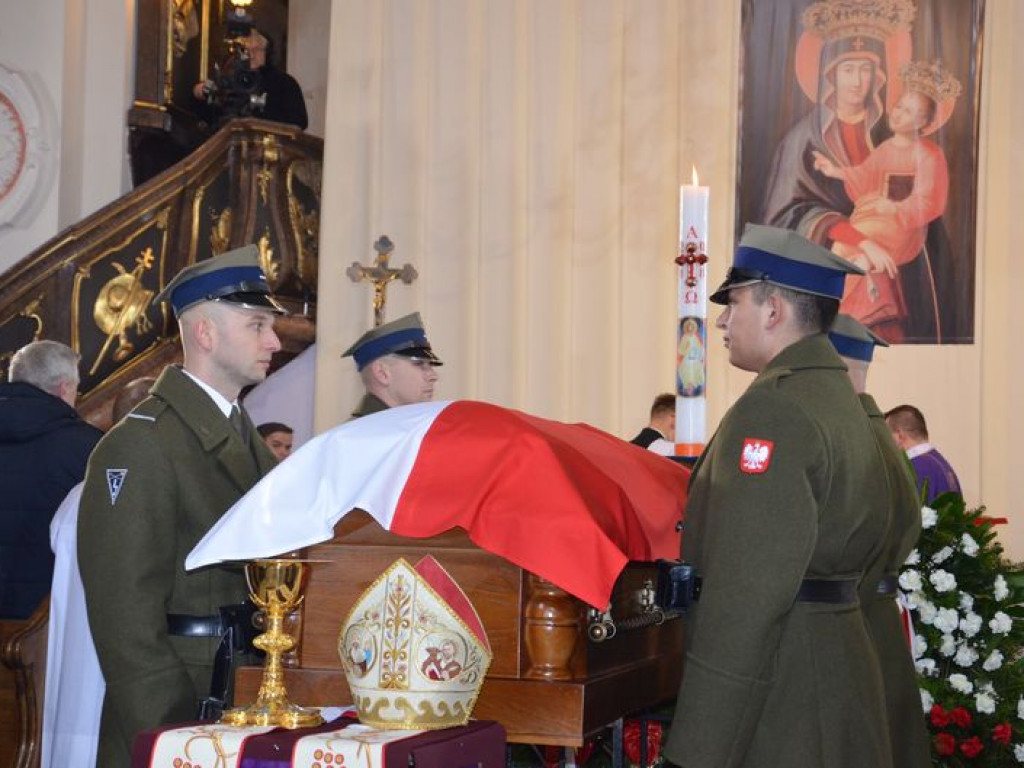 Prymas Polski na pogrzebie biskupa Alojzego Orszulika