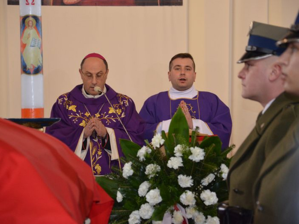 Prymas Polski na pogrzebie biskupa Alojzego Orszulika
