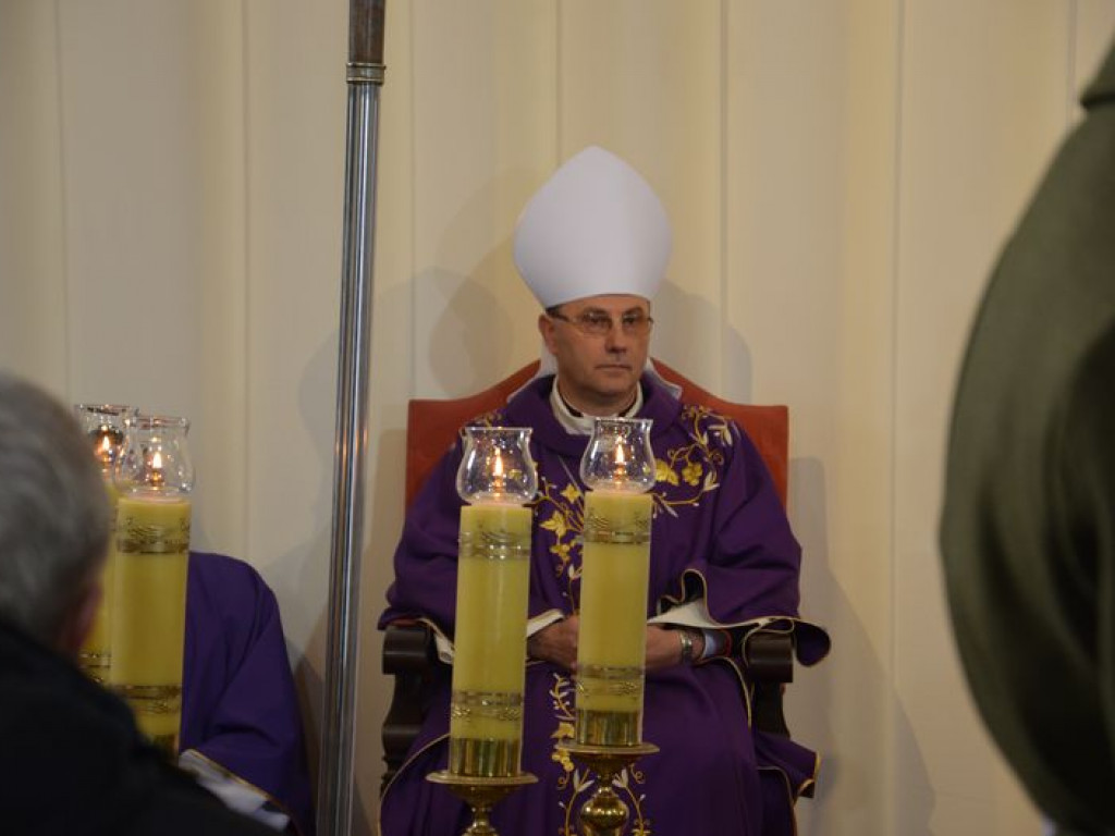 Prymas Polski na pogrzebie biskupa Alojzego Orszulika