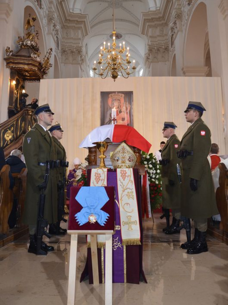 Prymas Polski na pogrzebie biskupa Alojzego Orszulika