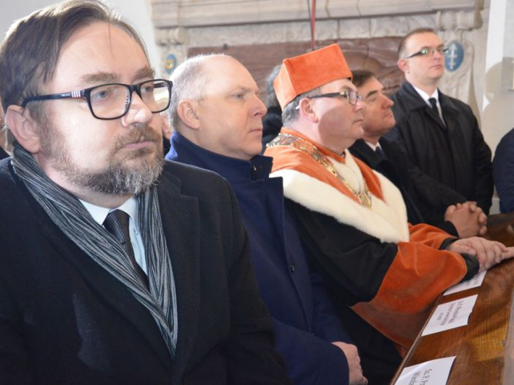 Prymas Polski na pogrzebie biskupa Alojzego Orszulika