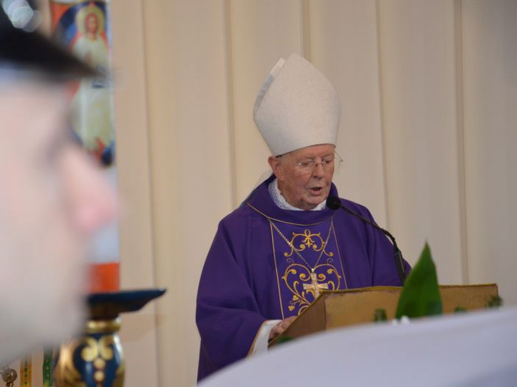 Prymas Polski na pogrzebie biskupa Alojzego Orszulika