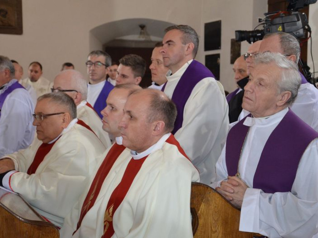Prymas Polski na pogrzebie biskupa Alojzego Orszulika