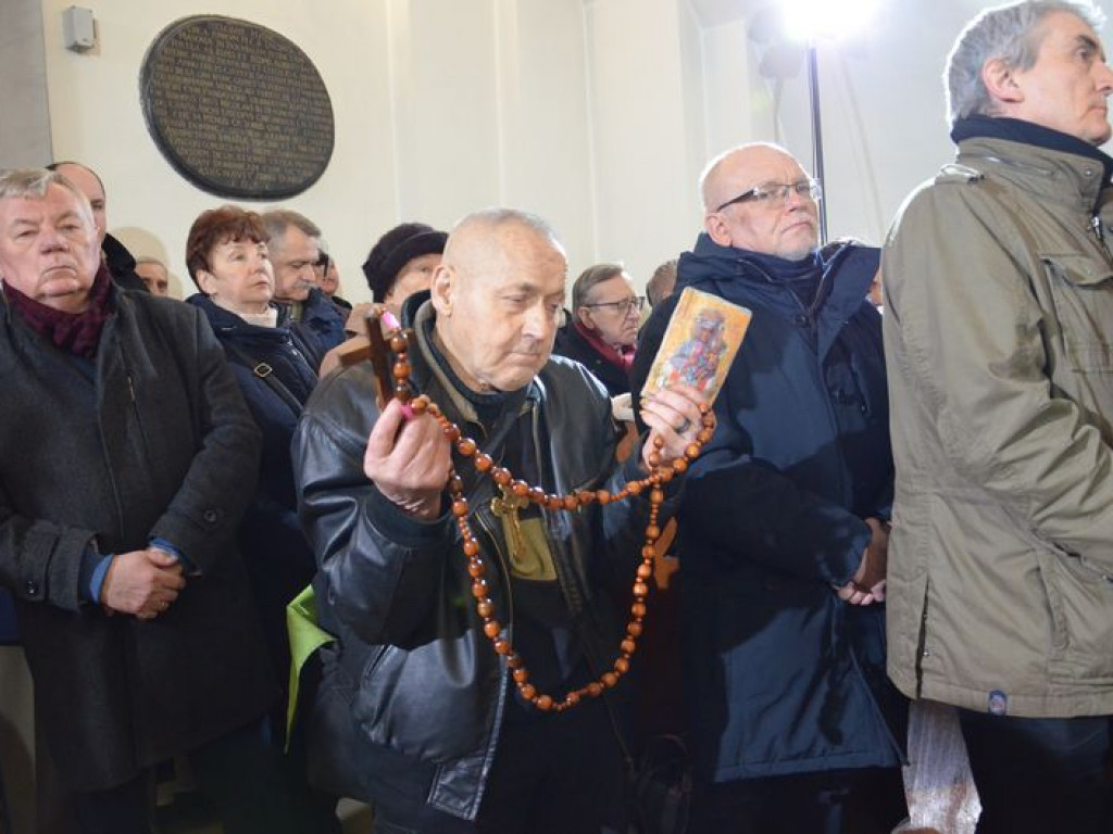 Prymas Polski na pogrzebie biskupa Alojzego Orszulika