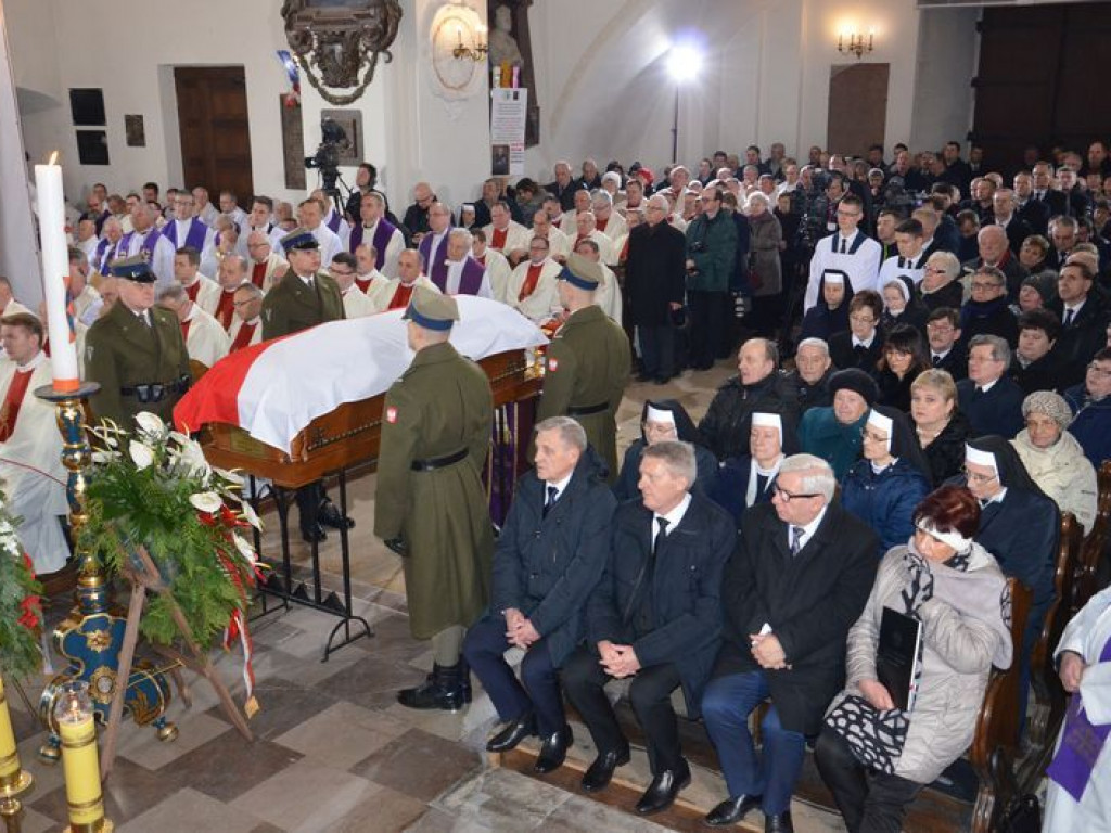 Prymas Polski na pogrzebie biskupa Alojzego Orszulika