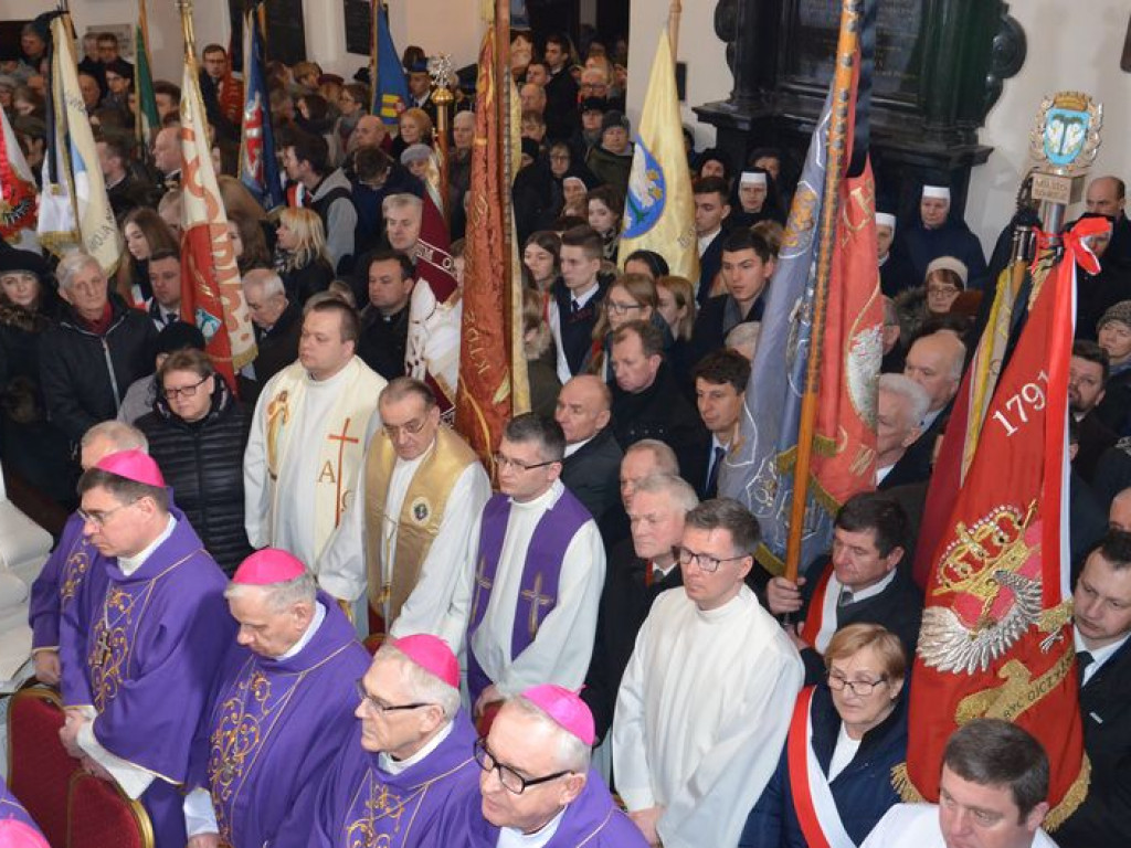 Prymas Polski na pogrzebie biskupa Alojzego Orszulika