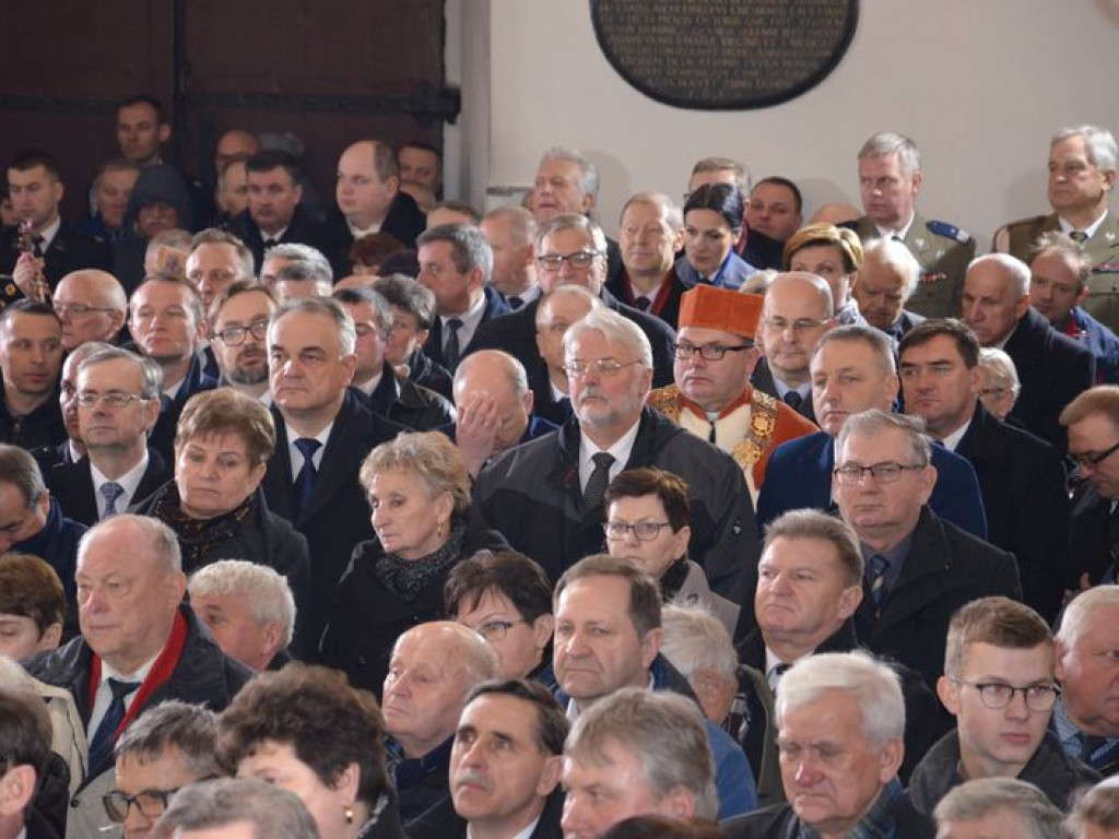 Prymas Polski na pogrzebie biskupa Alojzego Orszulika