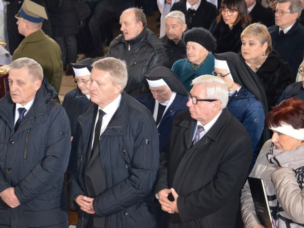 Prymas Polski na pogrzebie biskupa Alojzego Orszulika