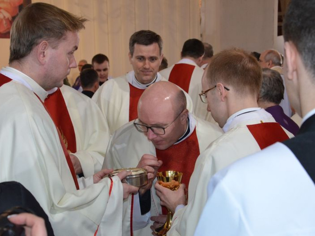 Prymas Polski na pogrzebie biskupa Alojzego Orszulika