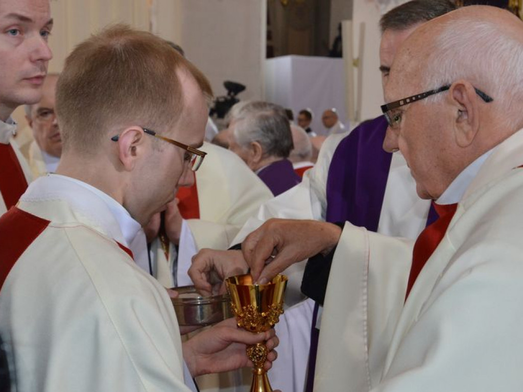 Prymas Polski na pogrzebie biskupa Alojzego Orszulika