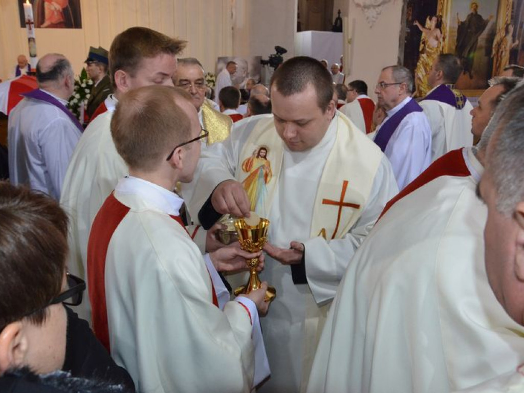 Prymas Polski na pogrzebie biskupa Alojzego Orszulika