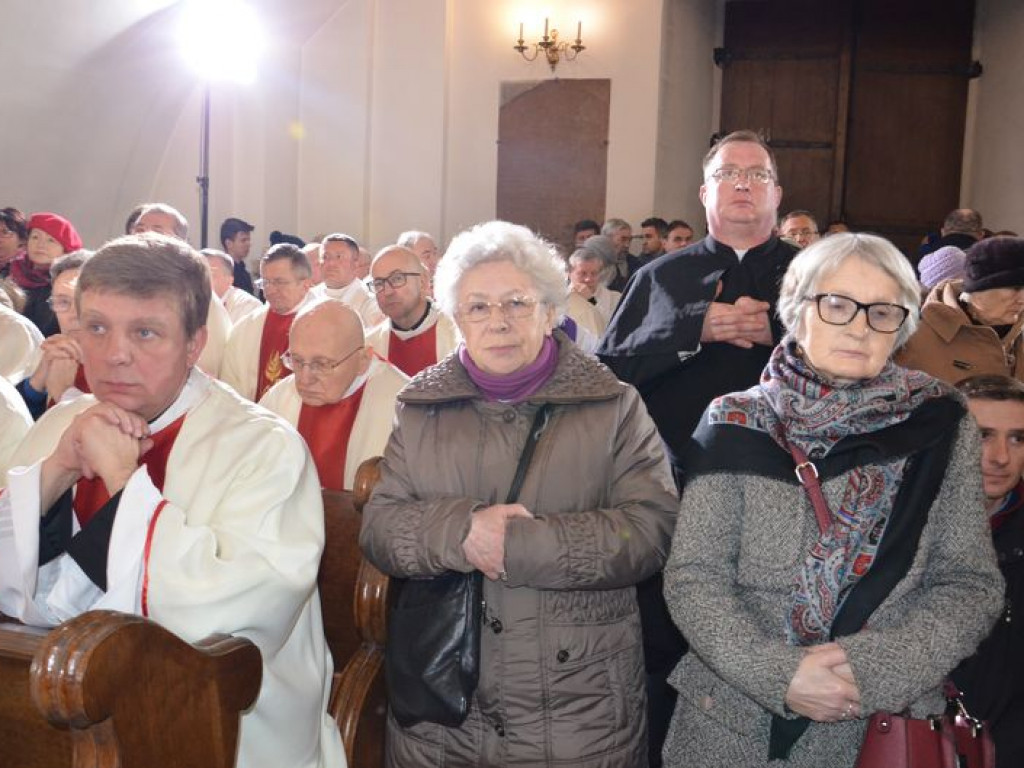 Prymas Polski na pogrzebie biskupa Alojzego Orszulika
