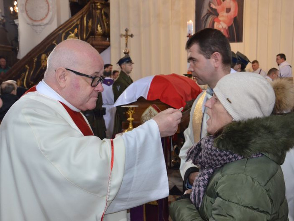 Prymas Polski na pogrzebie biskupa Alojzego Orszulika