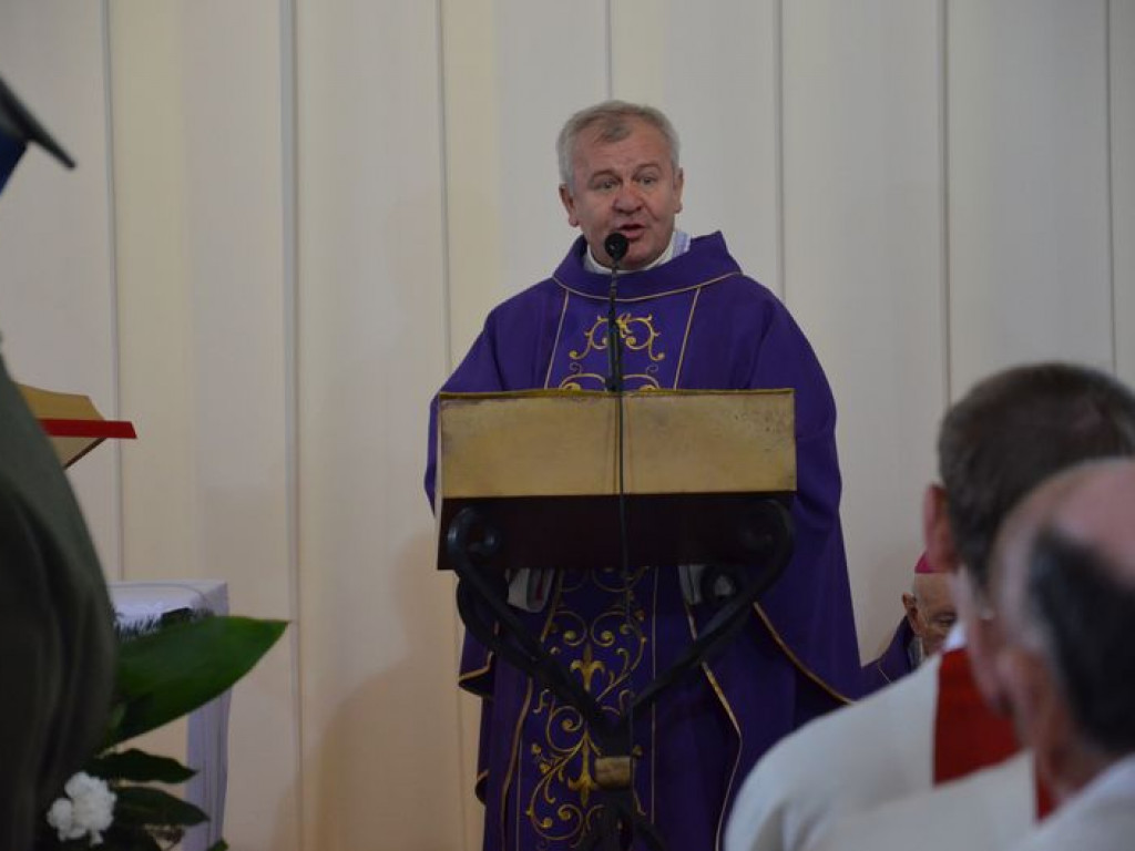 Prymas Polski na pogrzebie biskupa Alojzego Orszulika