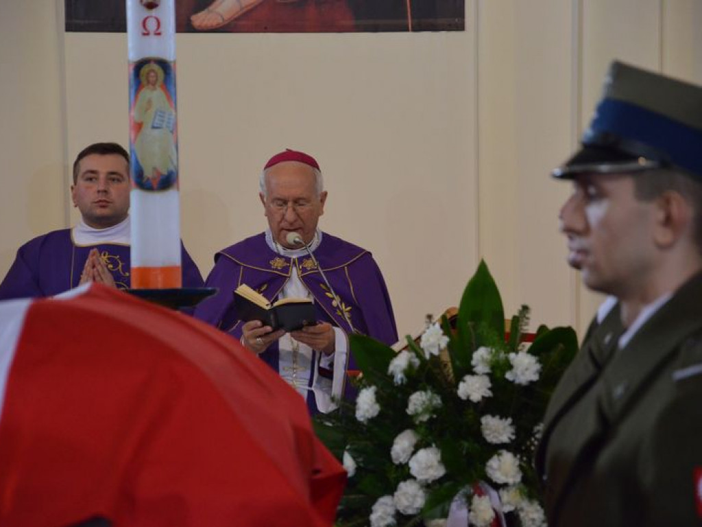 Prymas Polski na pogrzebie biskupa Alojzego Orszulika