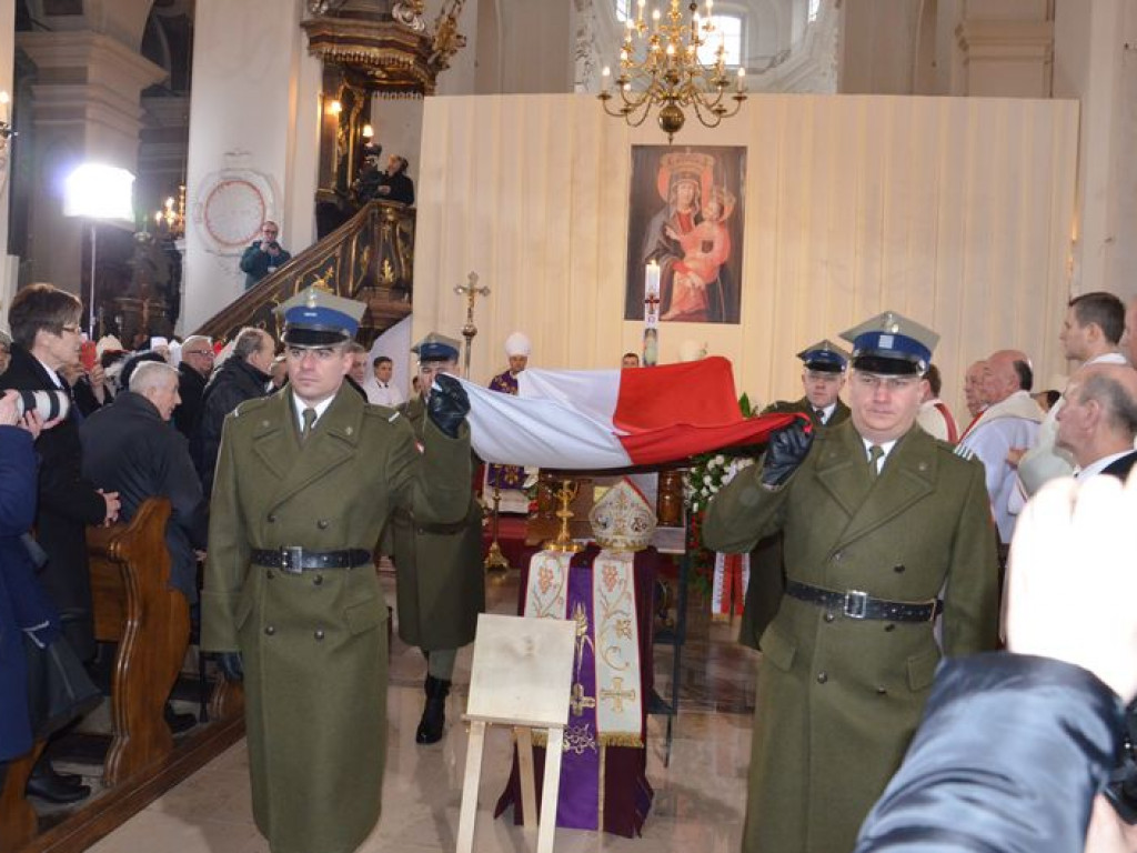 Prymas Polski na pogrzebie biskupa Alojzego Orszulika