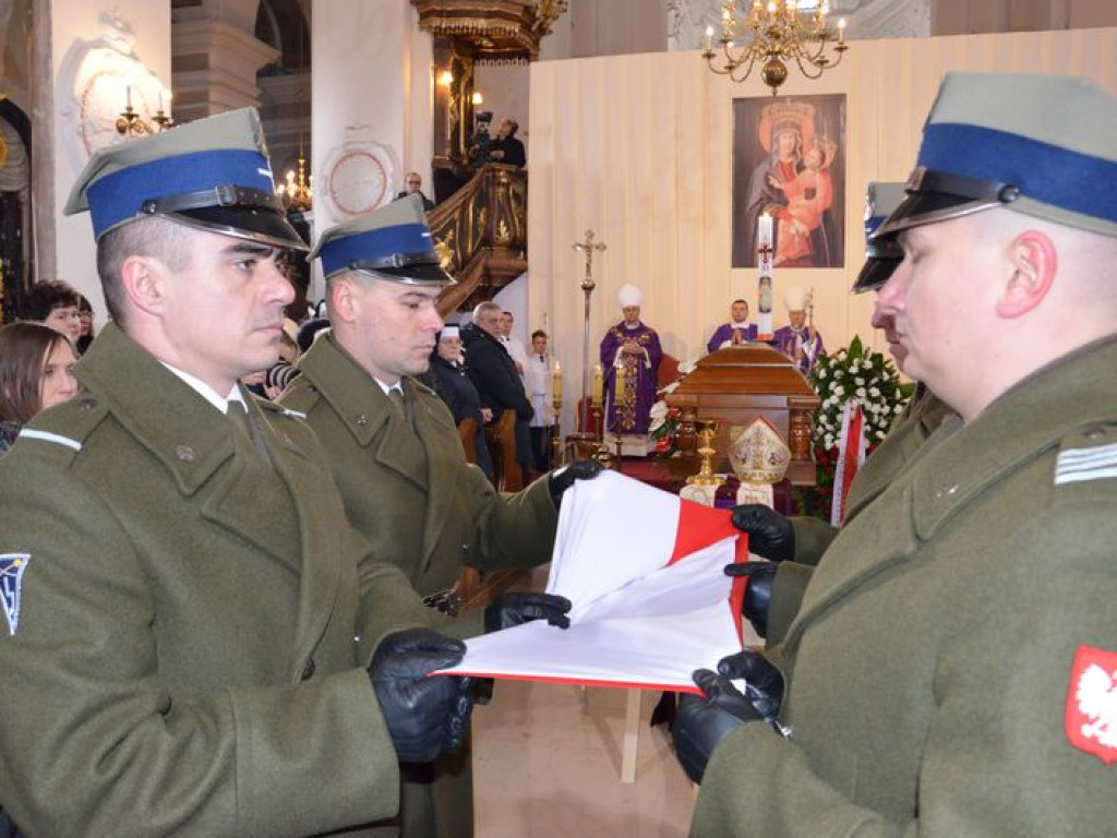Prymas Polski na pogrzebie biskupa Alojzego Orszulika