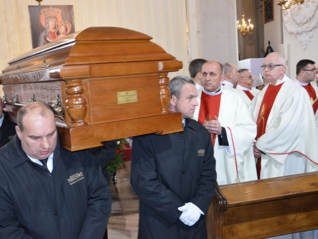 Prymas Polski na pogrzebie biskupa Alojzego Orszulika