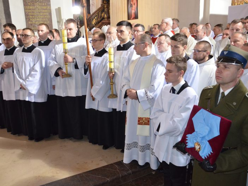 Prymas Polski na pogrzebie biskupa Alojzego Orszulika