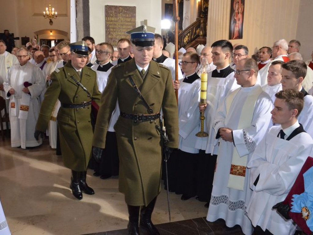 Prymas Polski na pogrzebie biskupa Alojzego Orszulika