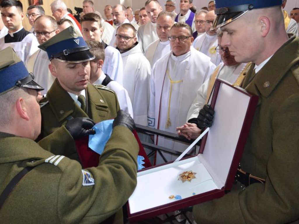 Prymas Polski na pogrzebie biskupa Alojzego Orszulika