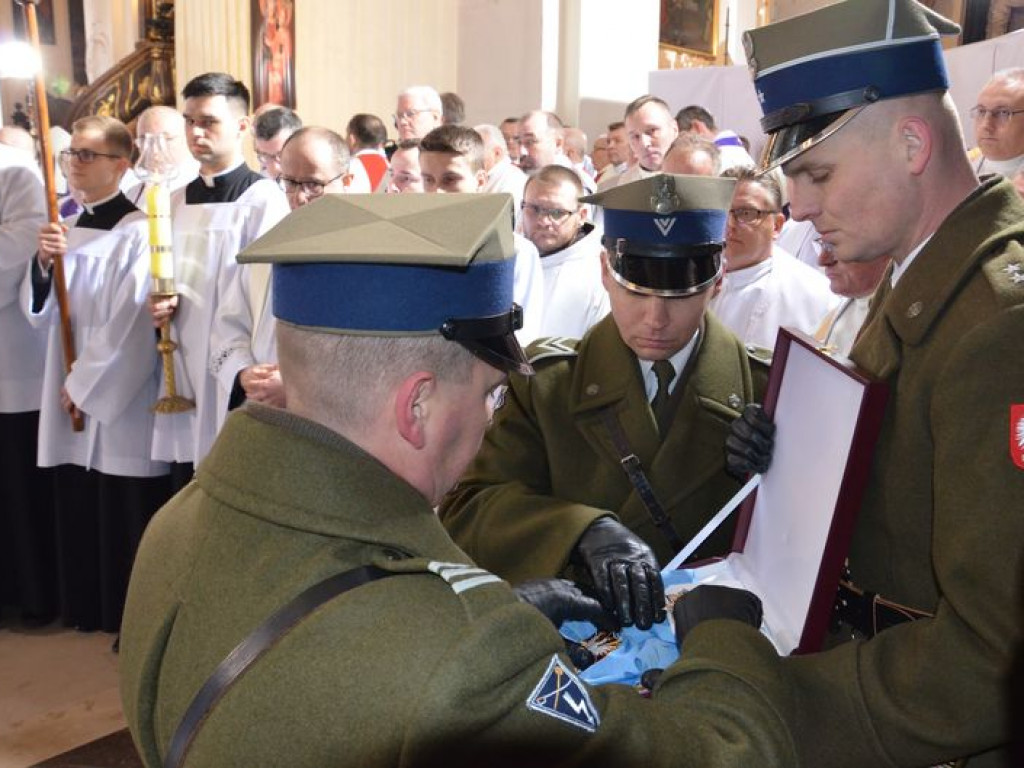 Prymas Polski na pogrzebie biskupa Alojzego Orszulika