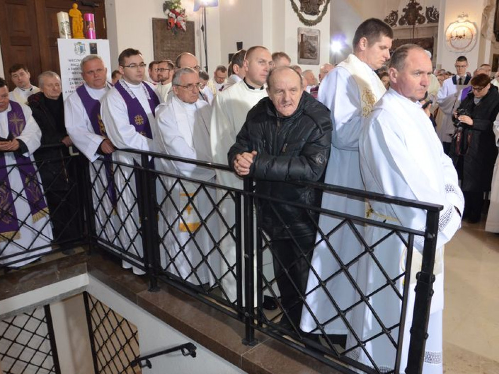 Prymas Polski na pogrzebie biskupa Alojzego Orszulika