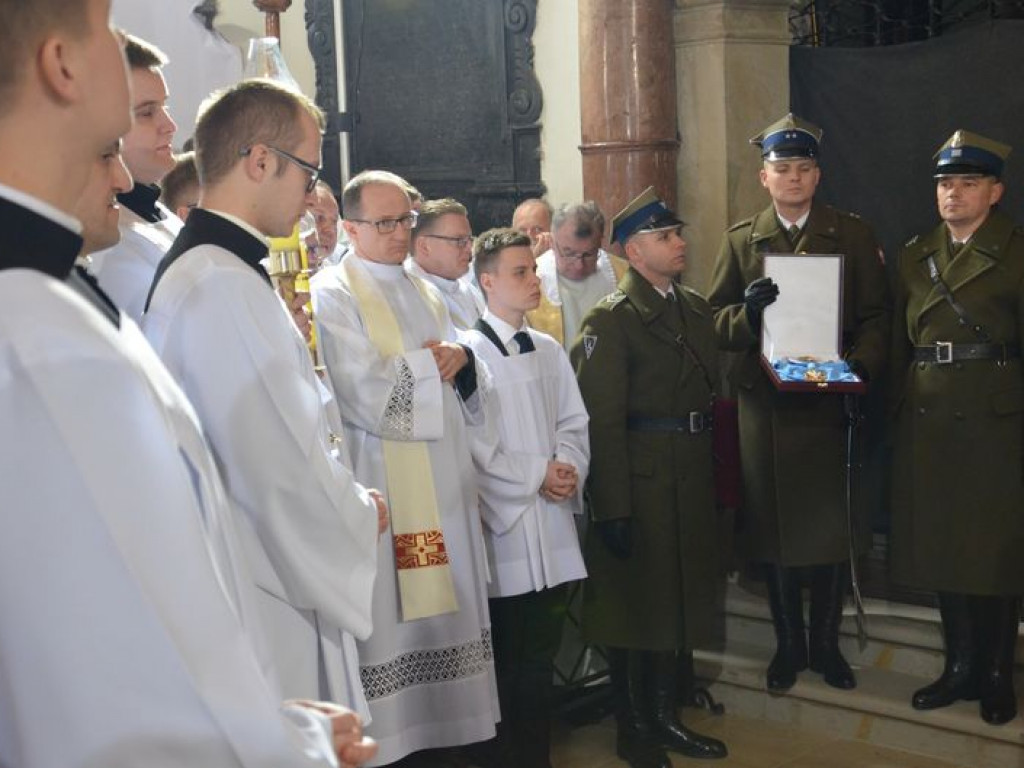 Prymas Polski na pogrzebie biskupa Alojzego Orszulika