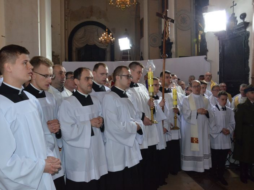 Prymas Polski na pogrzebie biskupa Alojzego Orszulika