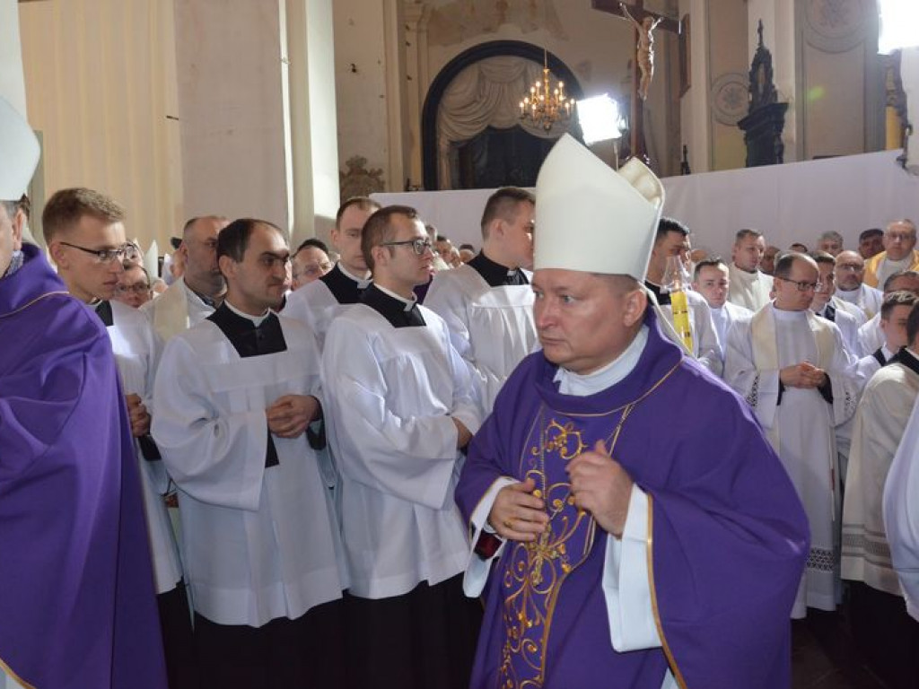 Prymas Polski na pogrzebie biskupa Alojzego Orszulika