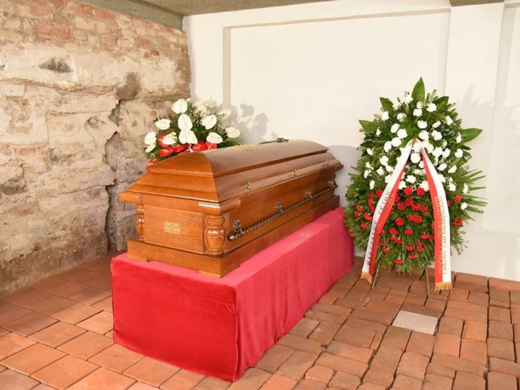 Prymas Polski na pogrzebie biskupa Alojzego Orszulika