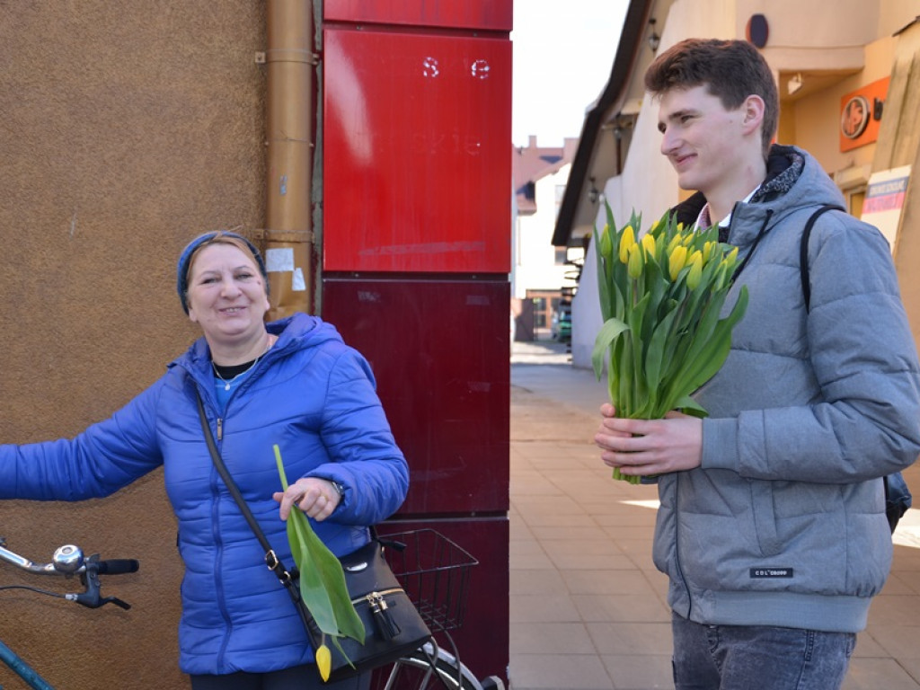 Tulipany dla pań od młodzieżowych radnych