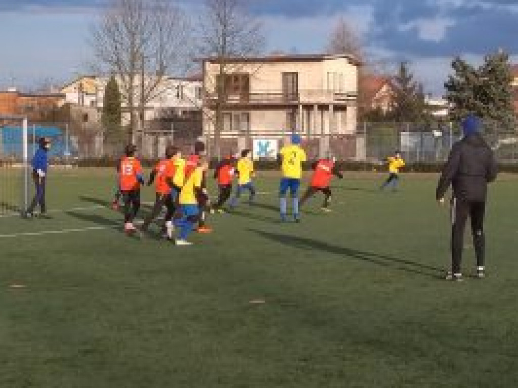 Champions poradził sobie ze starszym rywalem