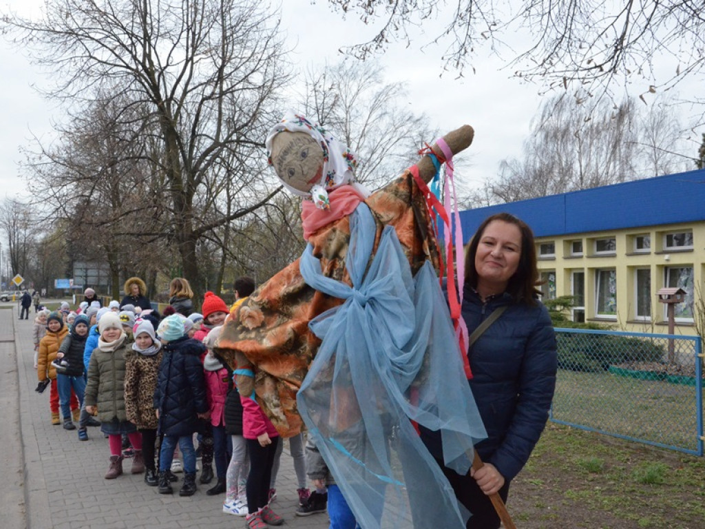 Pochód z Marzanną na powitanie wiosny
