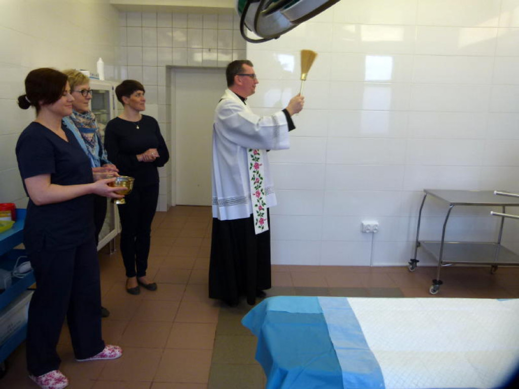 Głowno: poświęcenie sali cięć w szpitalu