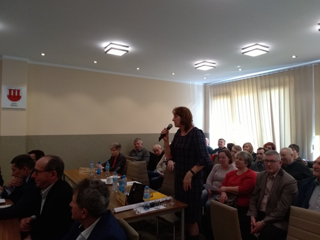 Spór o nauczycielski strajk podczas sesji Rady Gminy Bielawy