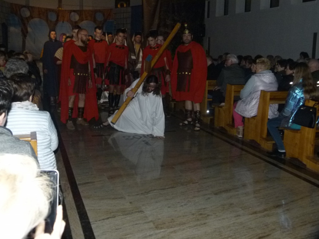 Głowno: Misterium Męki Pańskiej na Zabrzeźni
