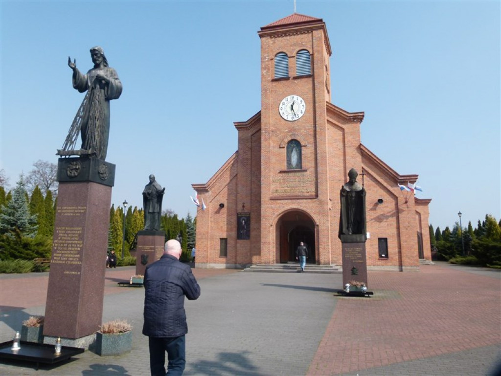 Wprowadzenie relikwii do sanktuarium w Mąkolicach