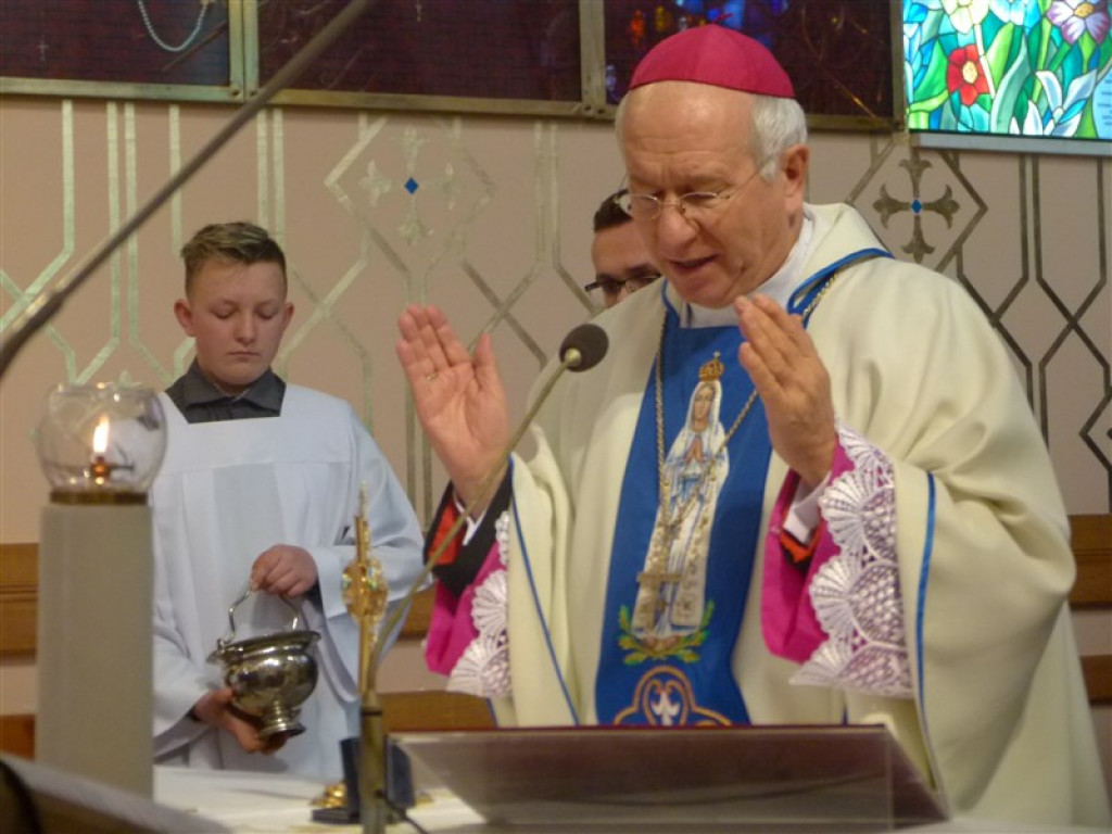 Wprowadzenie relikwii do sanktuarium w Mąkolicach